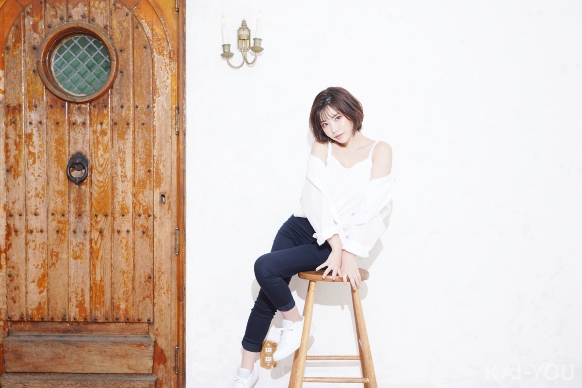 深田えいみさん撮り下ろし写真（よむさんによるイラスト化企画）