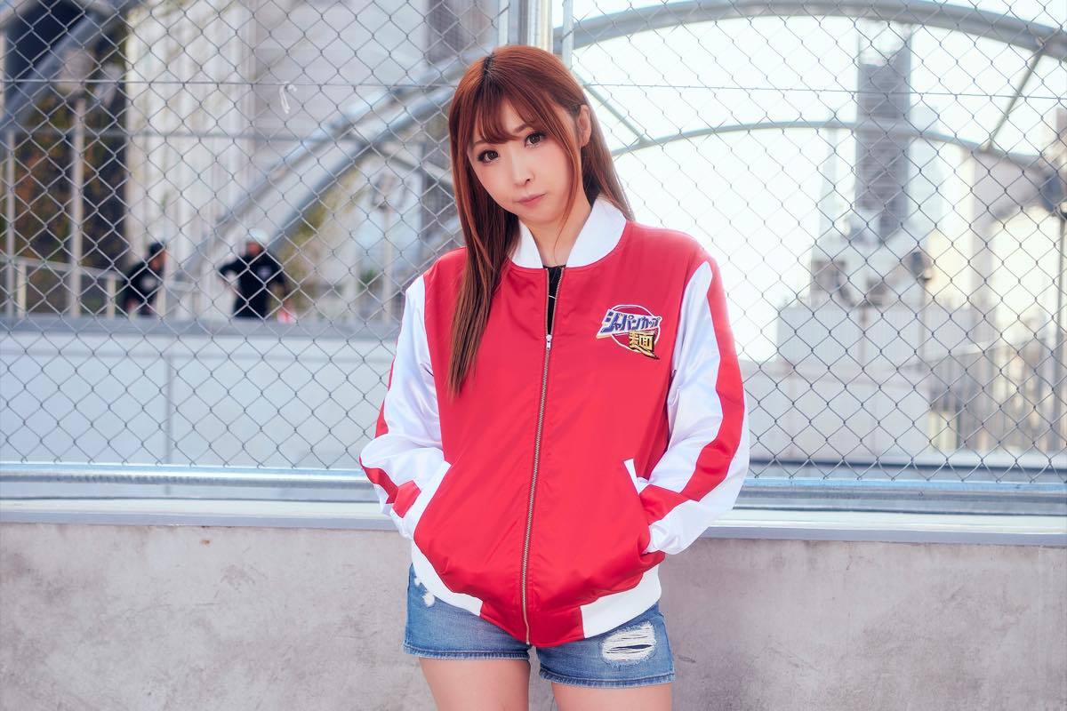 ジャパンカップ麺スカジャン赤枠:【煉獄の炎姫】 リサ・C・スカーレットwithジャスティスソイソード 炎の星出身／イラスト：ましゅー
