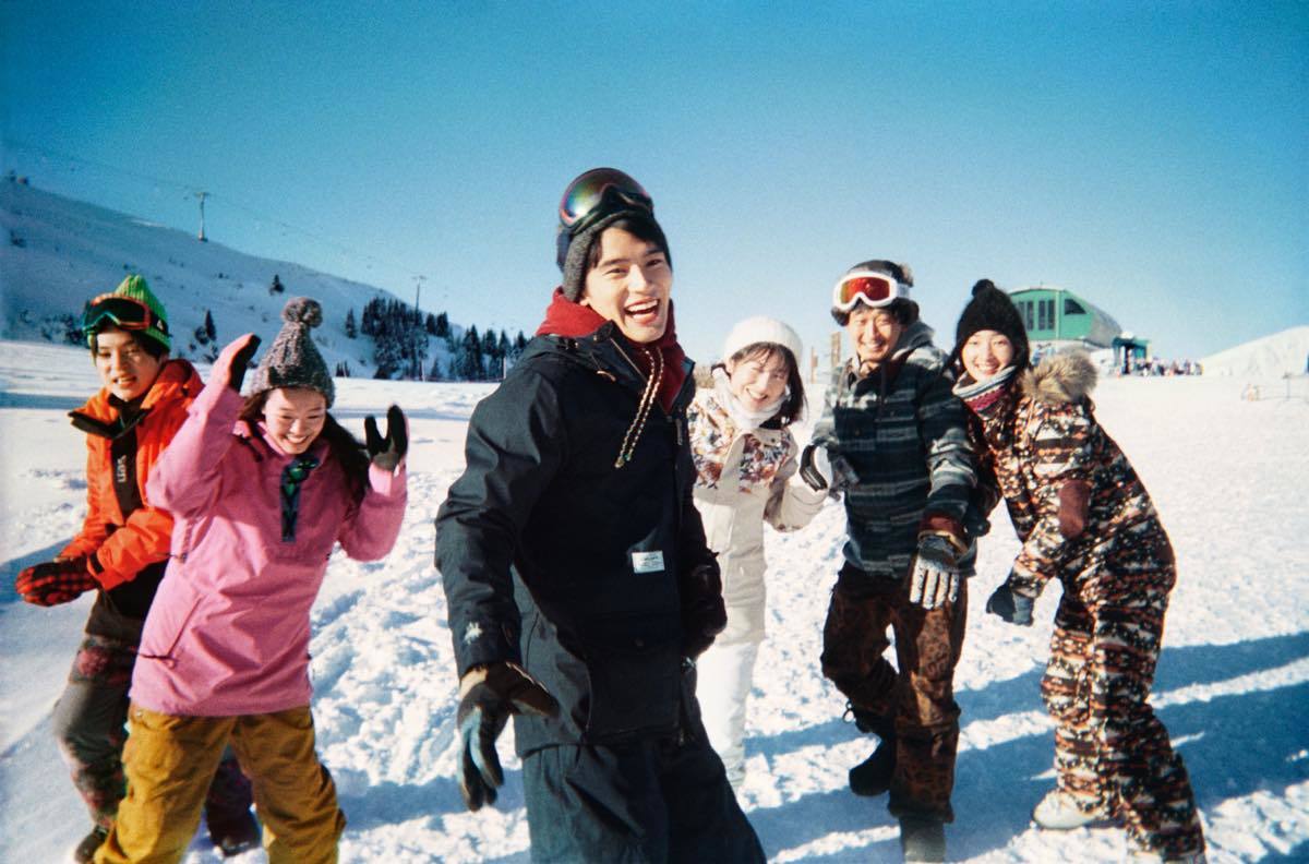 奥山由之 写真集『BEST BEFORE』収録 JR SKISKI 2019-2020 浜辺美波/岡田健史 （2019）