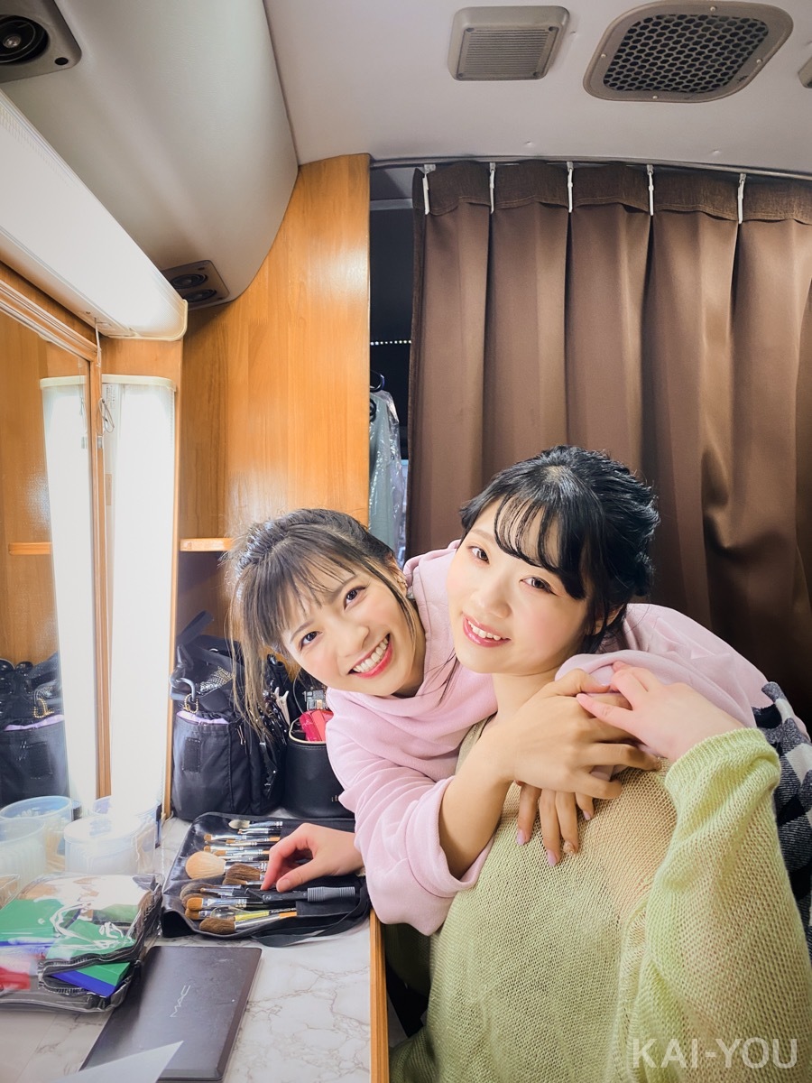 セクシー女優　根尾あかりさんと二葉エマさん