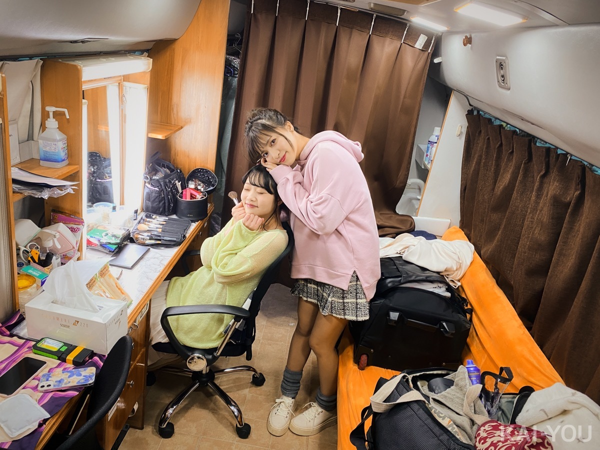 セクシー女優　根尾あかりさんと二葉エマさん