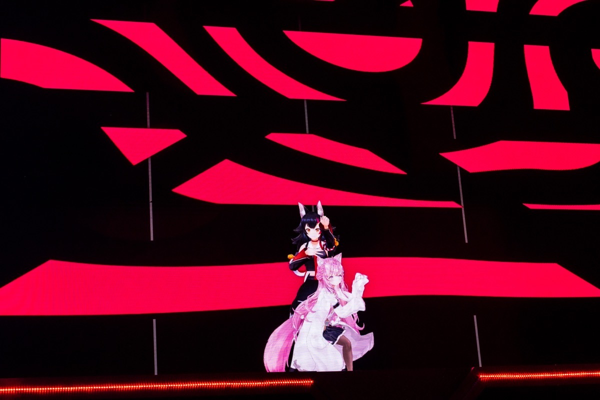 画像16: “ひろがるホロライブ”の音楽性──DECO*27監修「holo*27」ライブレポ