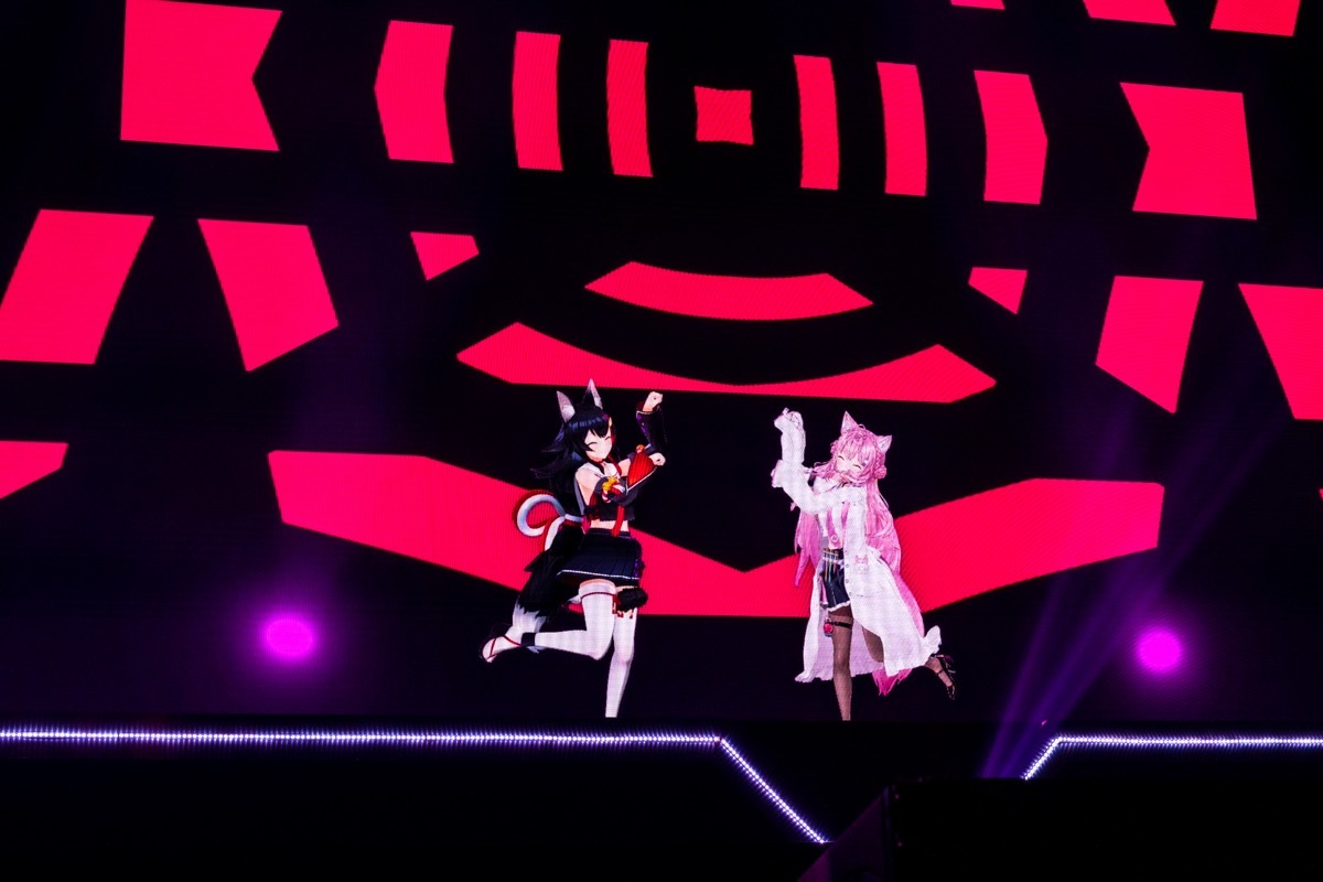 画像3: “ひろがるホロライブ”の音楽性──DECO*27監修「holo*27」ライブレポ