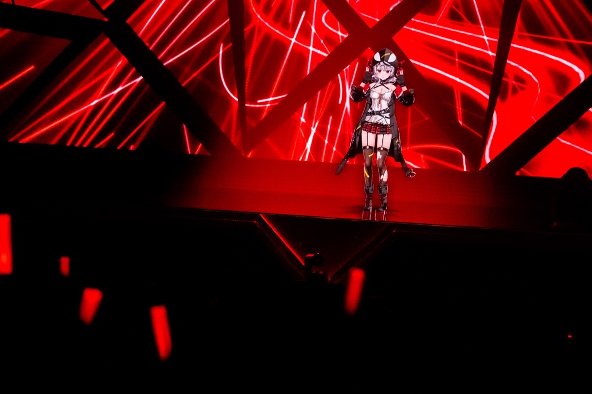 画像6: “ひろがるホロライブ”の音楽性──DECO*27監修「holo*27」ライブレポ