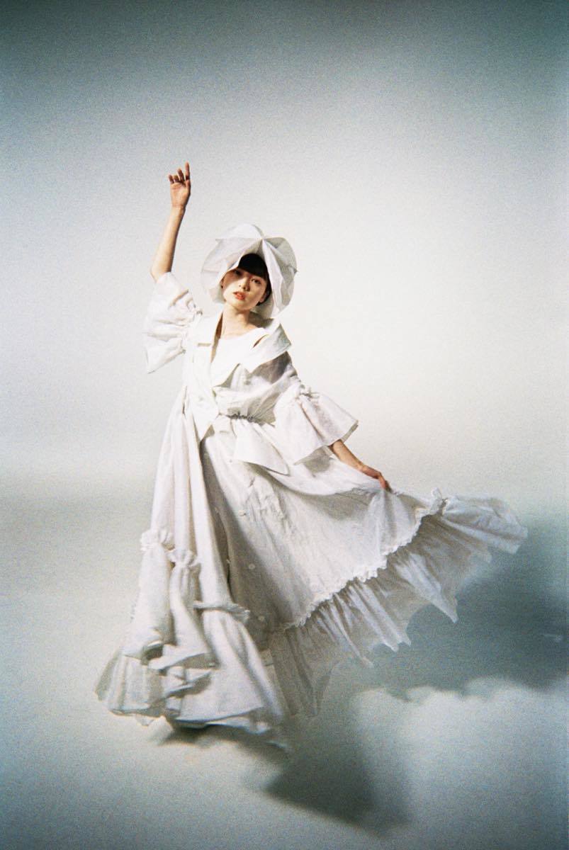 奥山由之 写真集『BEST BEFORE』収録 ANREALAGE「HOME」 平手友梨奈（2020）