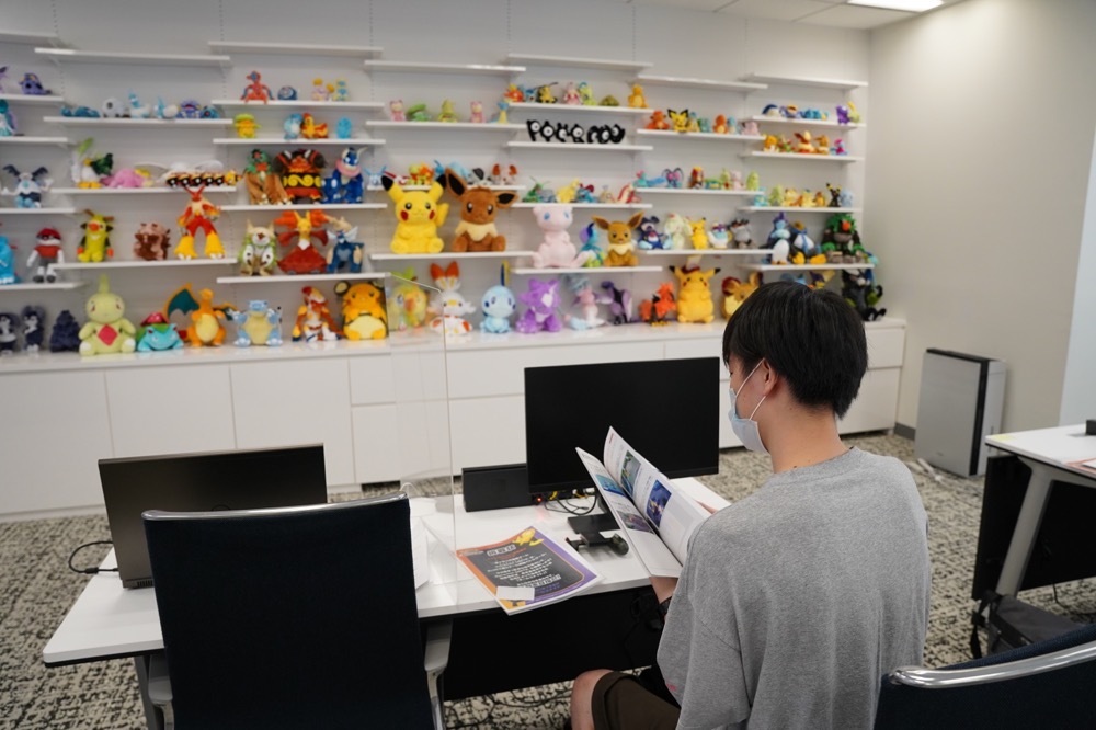 操作方法を入念に確認する筆者