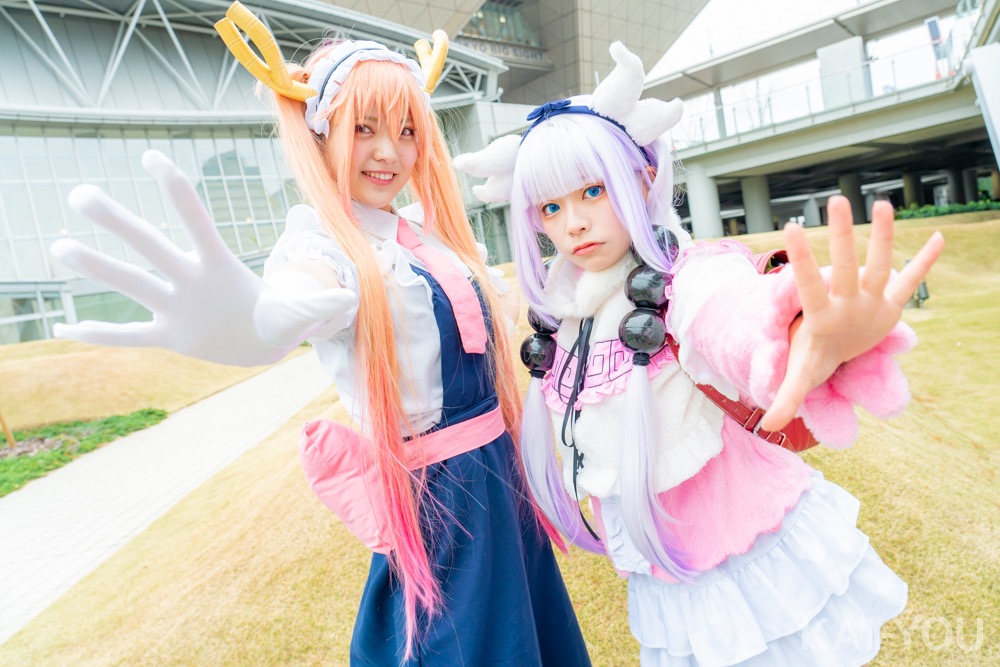 （左）かたなしさん　『小林さんちのメイドラゴン』トールのコスプレ／（右）深月さん　『小林さんちのメイドラゴン』カンナカムイのコスプレ