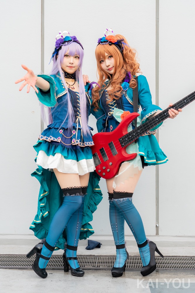 （左）えい梨さん　『BanG Dream!』（バンドリ！）湊友希那のコスプレ／（右）シスルさん　『BanG Dream!』（バンドリ！）今井リサのコスプレ