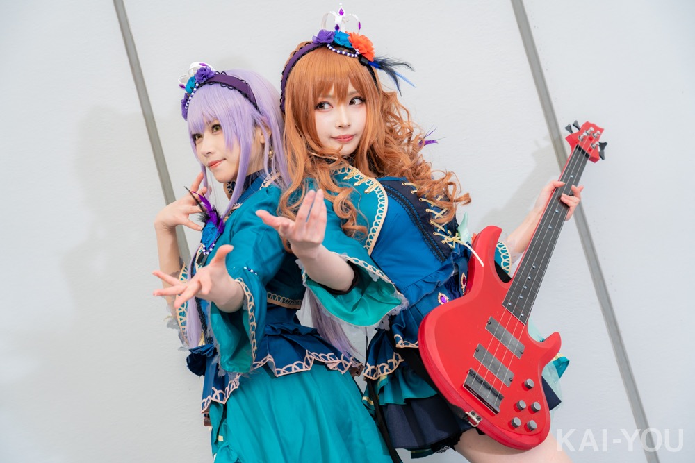 （左）えい梨さん　『BanG Dream!』（バンドリ！）湊友希那のコスプレ／（右）シスルさん　『BanG Dream!』（バンドリ！）今井リサのコスプレ