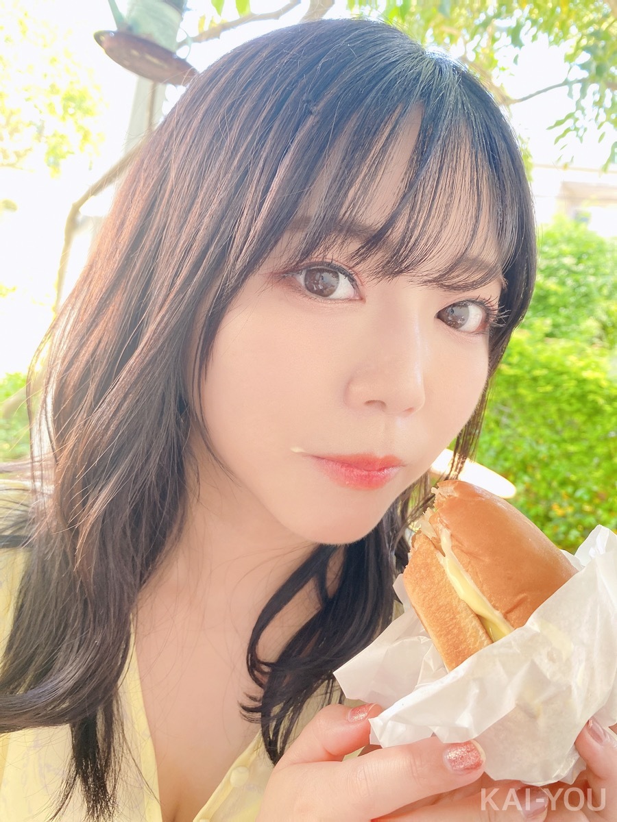 セクシー女優　小島みなみさんと羽咲みはるさん