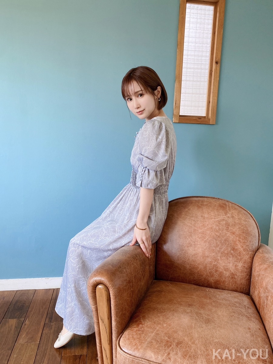 セクシー女優　小島みなみさんと羽咲みはるさん