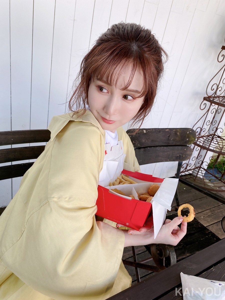 セクシー女優　小島みなみさんと羽咲みはるさん