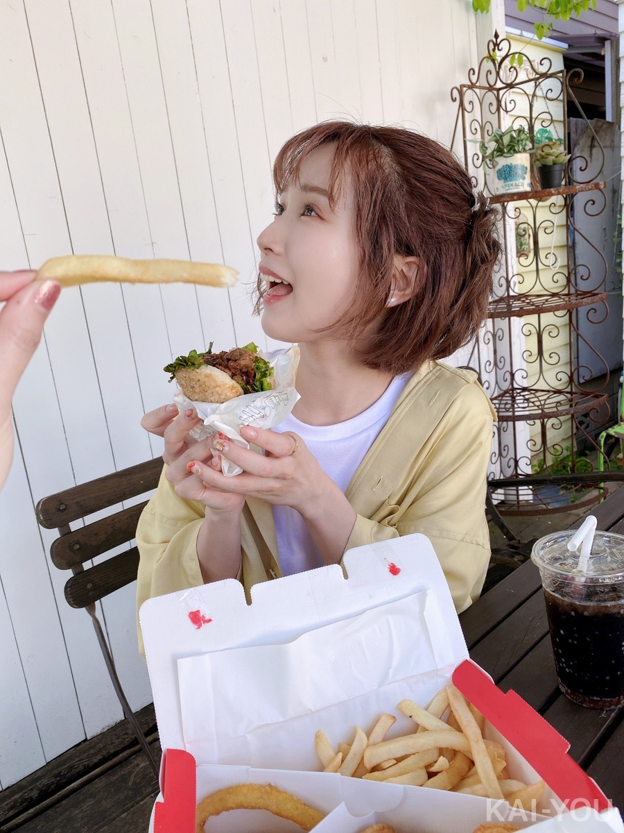 セクシー女優　小島みなみさんと羽咲みはるさん