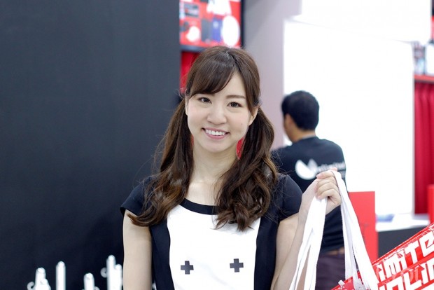 「コミックマーケット96」美人コスプレコンパニオン写真20