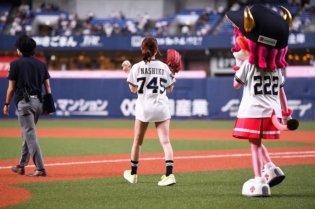 画像3: 桃月なしこ、無念の始球式「あと3回くらい投げたら」ストライクへの道はまだ続く