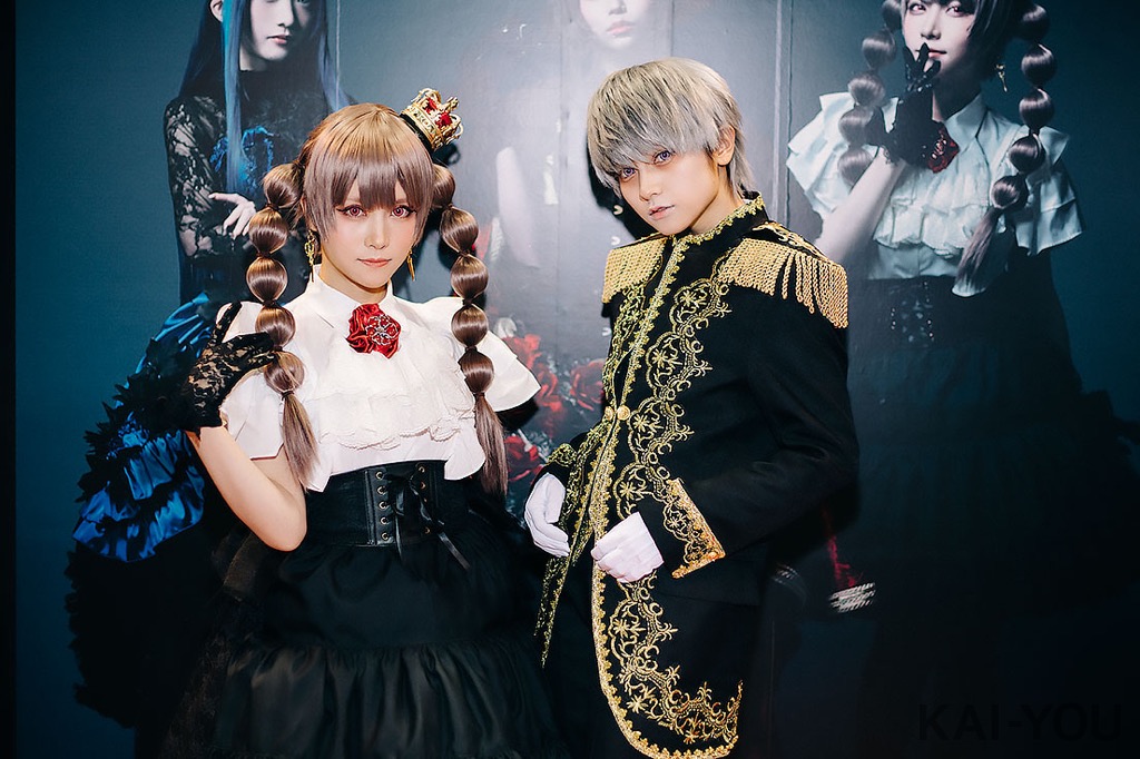 （左）えい梨さん（右）桃月なしこさん　防寒対策にも余念がない