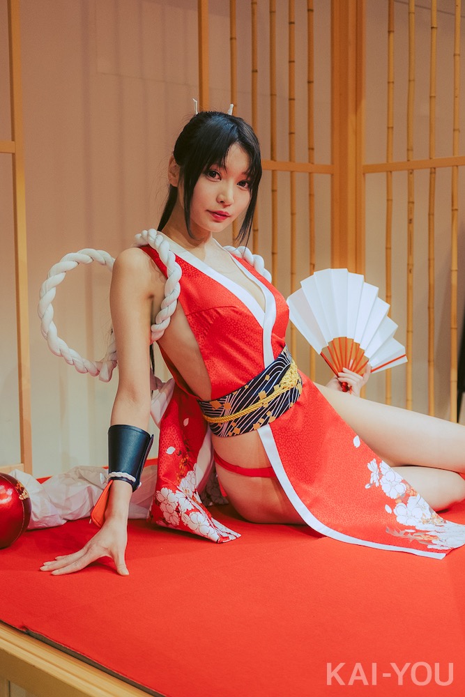 似鳥沙也加さんの不知火舞コスプレ