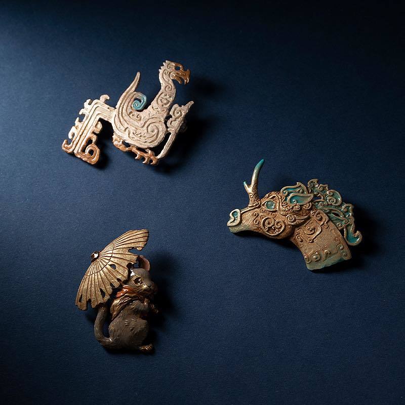 十二国記 蠱雕 こちょう ブローチ バッジ 未開封品