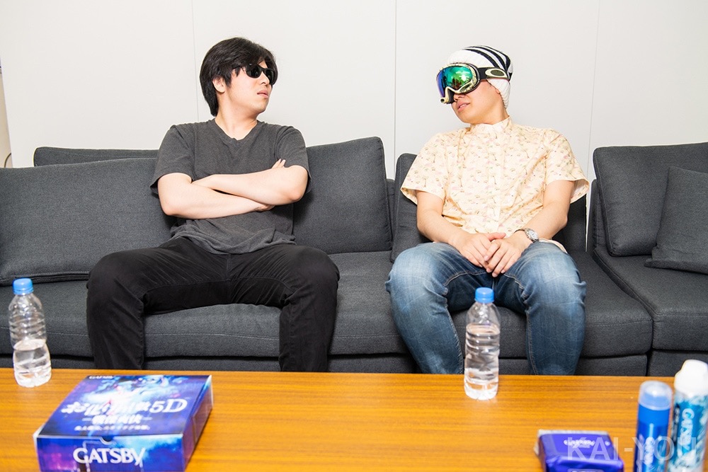 暑さにバテるもこう先生とこうはいくん