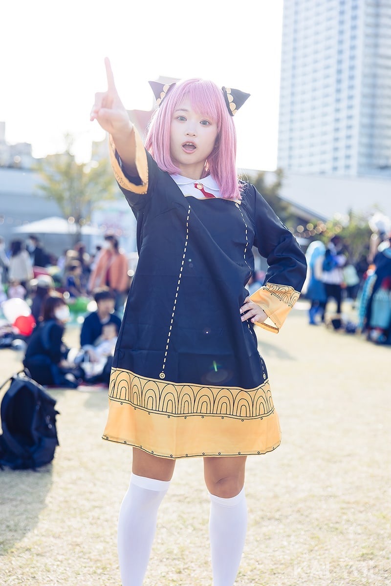 陸上選手・山中日菜美が『SPY×FAMILY』アーニャのコスプレで登場_池袋ハロウィンのコスプレ写真18