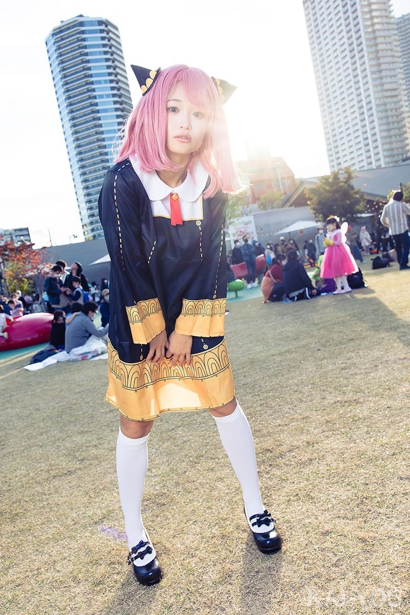 陸上選手・山中日菜美が『SPY×FAMILY』アーニャのコスプレで登場_池袋ハロウィンのコスプレ写真16