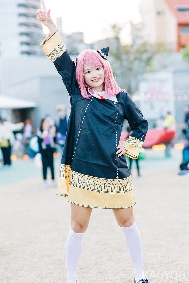 陸上選手・山中日菜美が『SPY×FAMILY』アーニャのコスプレで登場_池袋ハロウィンのコスプレ写真2