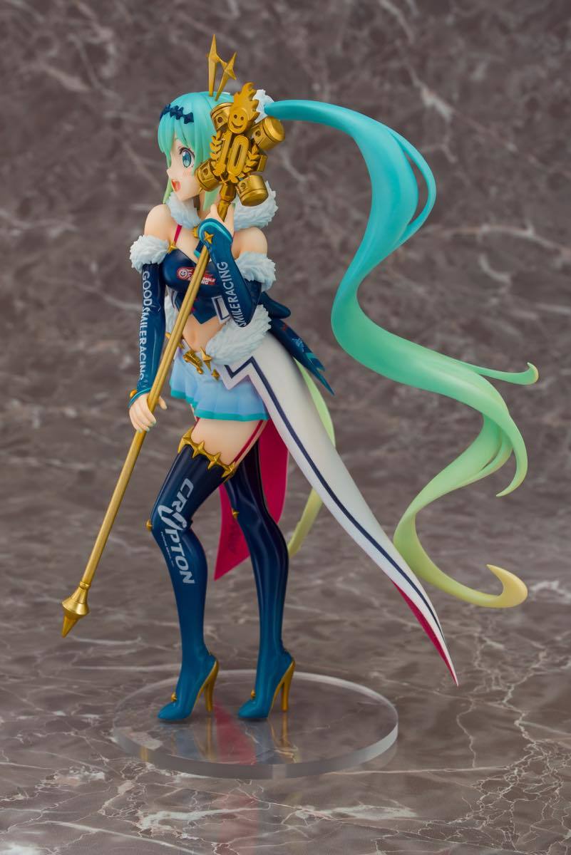 『初音ミク GTプロジェクト』の「レーシングミク 2018 Challenging to the TOP」スケールフィギュア