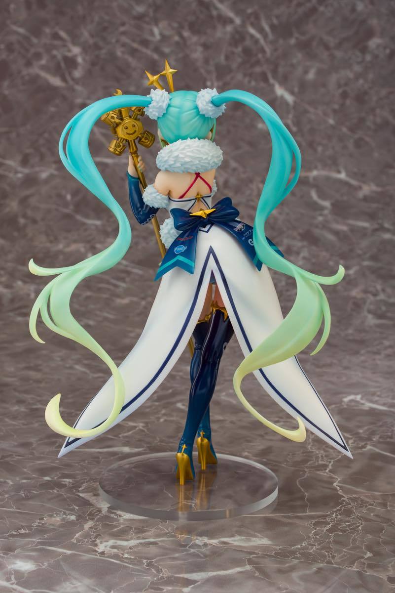 『初音ミク GTプロジェクト』の「レーシングミク 2018 Challenging to the TOP」スケールフィギュア