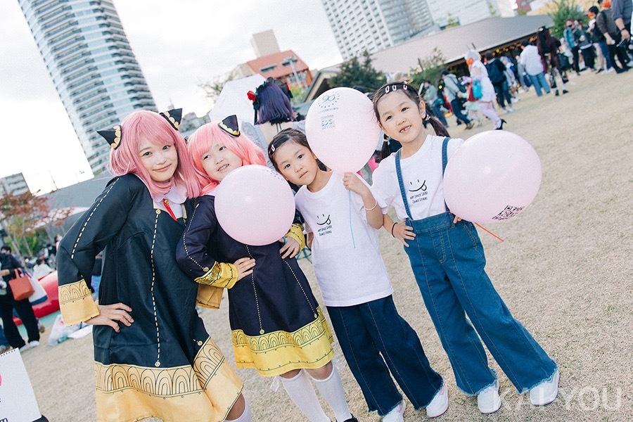 陸上選手・山中日菜美が『SPY×FAMILY』アーニャのコスプレで登場_池袋ハロウィンのコスプレ写真15