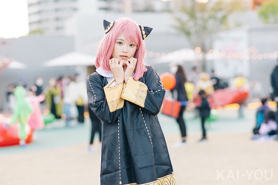 陸上選手・山中日菜美が『SPY×FAMILY』アーニャのコスプレで登場_池袋ハロウィンのコスプレ写真9
