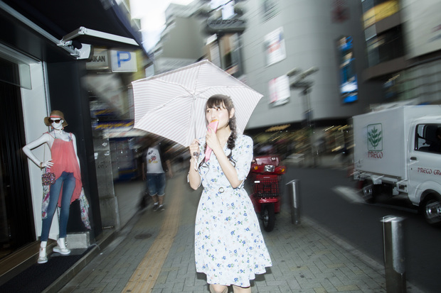 渋谷を歩く長久友紀さん