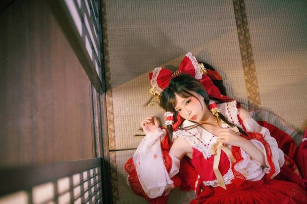 Eroko千葉さん/『東方Project』博麗霊夢1