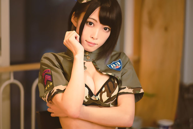 山吹りょうさん写真