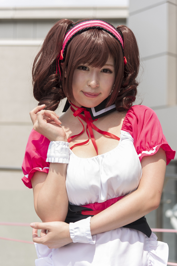 (2/2) 【コミケ94】美女コスプレイヤーが引き寄せた晴天 太陽の女神が集いし2日目