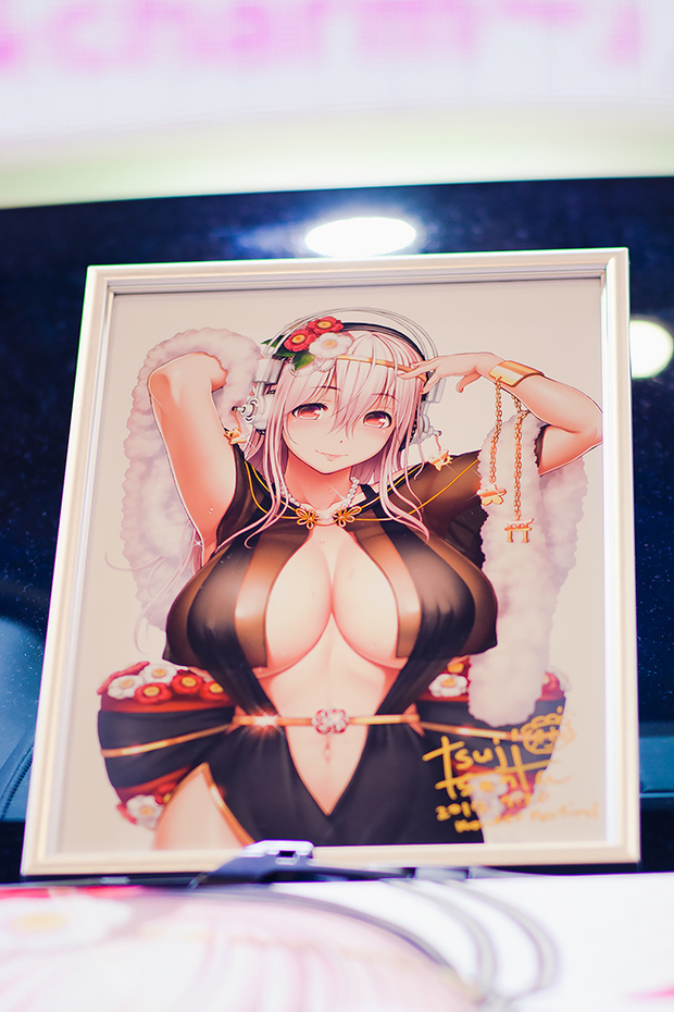 津路参汰さん描き下ろしの「ファビュラスなイメージのすーぱーそに子」
