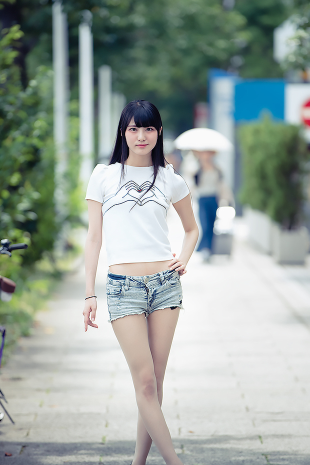 絶世の美脚美女にしてヘソ美人 みりっくさん写真
