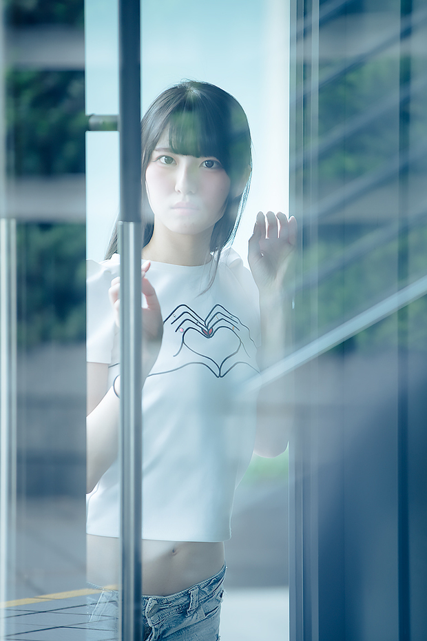 絶世の美脚美女にしてヘソ美人 みりっくさん写真
