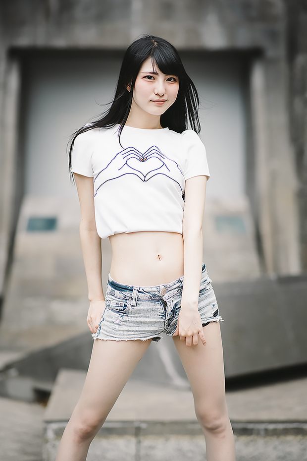 絶世の美脚美女にしてヘソ美人 みりっくさん写真