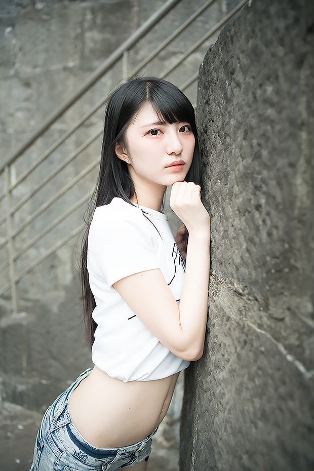 絶世の美脚美女にしてヘソ美人 みりっくさん写真