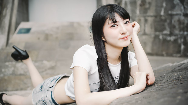 絶世の美脚美女にしてヘソ美人 みりっくさん写真