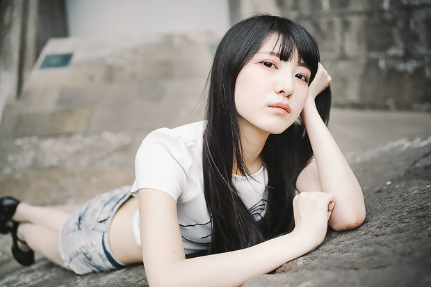 絶世の美脚美女にしてヘソ美人 みりっくさん写真