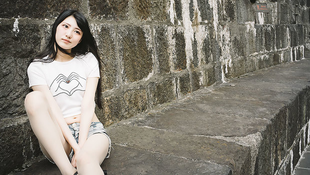 絶世の美脚美女にしてヘソ美人 みりっくさん写真
