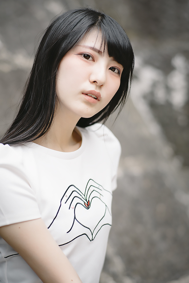 絶世の美脚美女にしてヘソ美人 みりっくさん写真