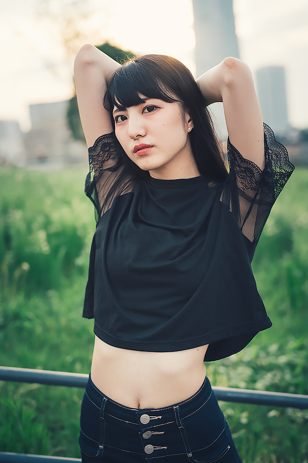絶世の美脚美女にしてヘソ美人 みりっくさん写真
