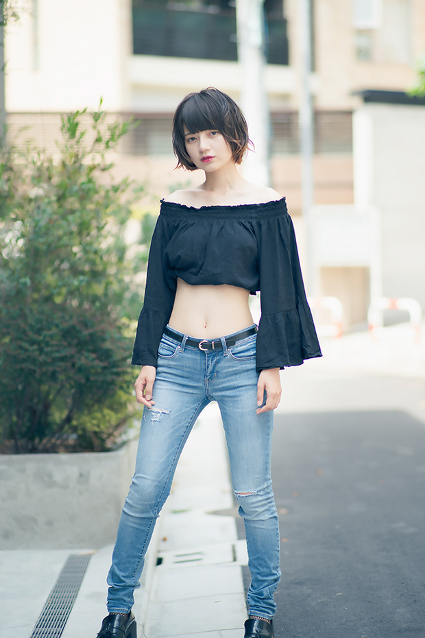 ヘソフェチが悶絶するエキゾチック美人「やね」さん17