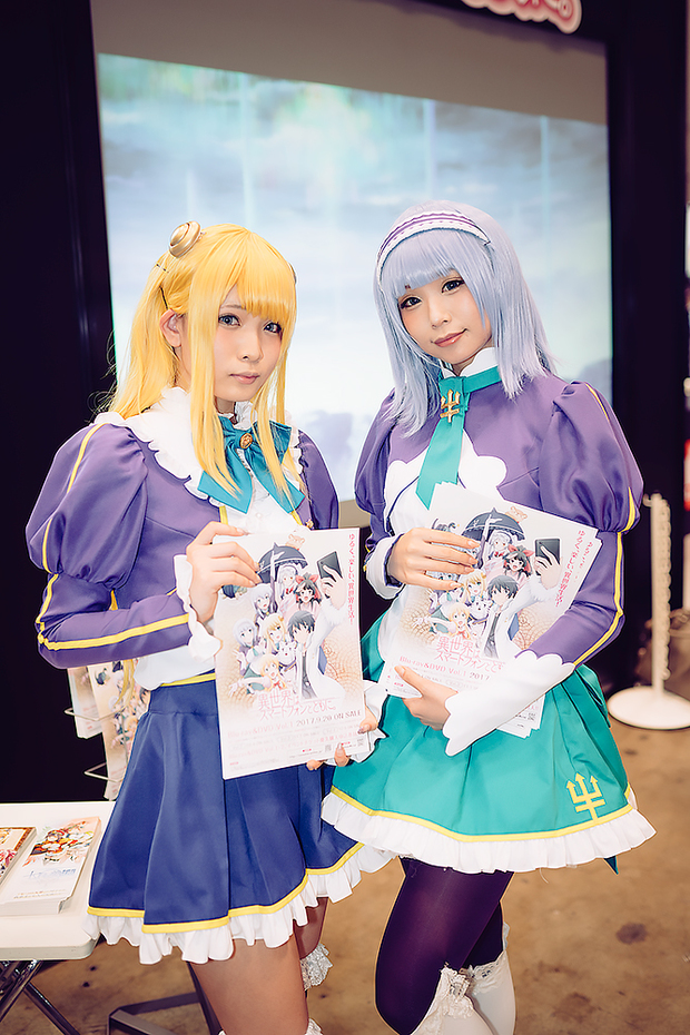 (左)せんじさんの『異世界はスマートフォンとともに。』ユミナ・エルネア・ベルファスト コスプレ/(右)五木あきらさんの『異世界はスマートフォンとともに。』リンゼ・シルエスカ コスプレ