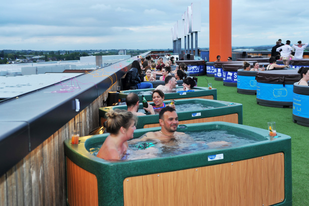 BATHTUB CINEMA
