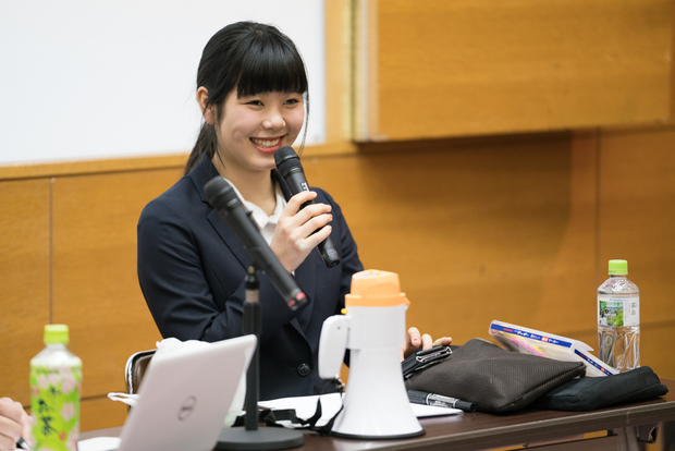収支報告をする眉村さん