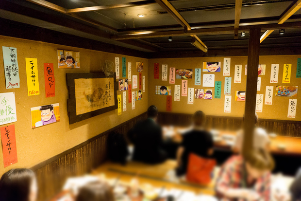 さが松り居酒屋 居酒屋の店内は、アニメの居酒屋シーンを再現した内装に