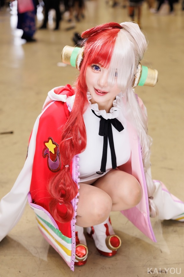 夏コミに『ONE PIECE』ウタのコスプレ kipi「衣装は体のラインに